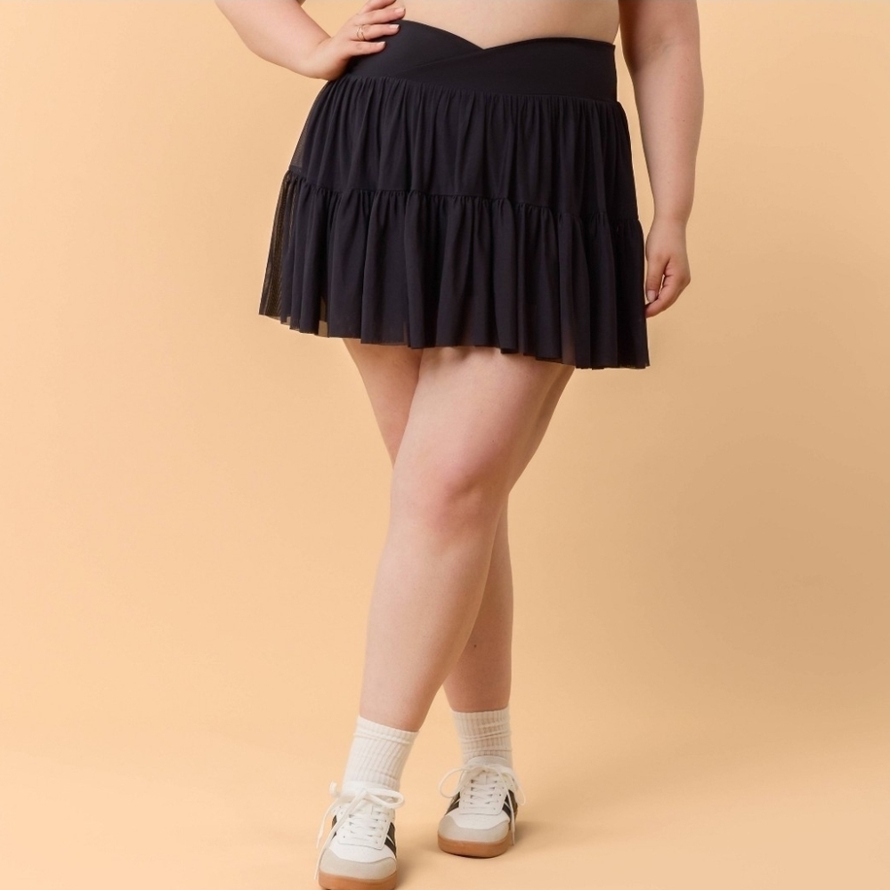 Blogilates Black Twirl Skort BNWT XL